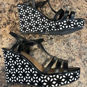 Maurice’s Wedge Sandals Size 10